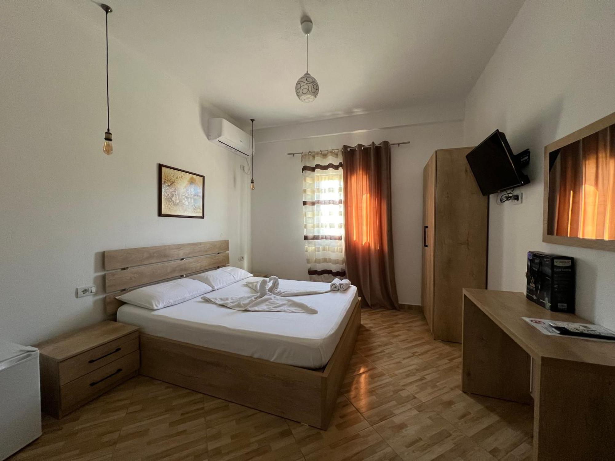 Hotel Apostoli Permet Exterior photo
